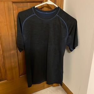 Lululemon Mens Navy t-Shirt size small